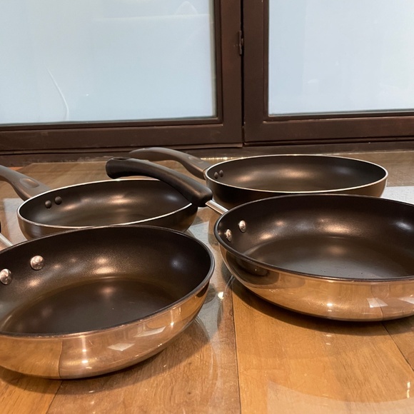 Excellent Condition 4-Piece Frying Pan Set - Picture 2 of 9